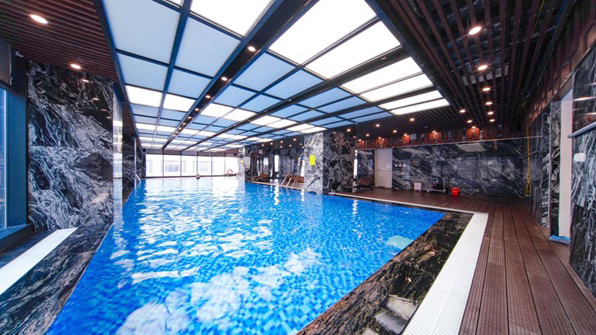 Bể bơi bốn mùa - một trong những tiện ích sức khỏe tại Sunshine City.