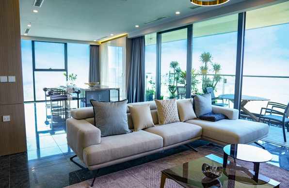 Thiết kế kính tràn Low-E giúp thu trọn tầm nhìn ra sông Hồng dành riêng cho chủ nhân Sunshine Golden River.