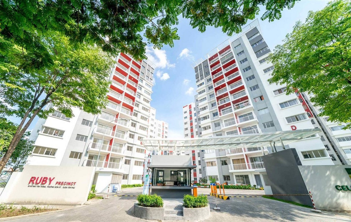 Khu liên hợp thể dục thể thao và khu dân cư Tân Thắng (dự án có tên thương mại Celadon City) tại phường Sơn Kỳ (quận Tân Phú) bị phạt vì chưa đủ điều kiện đã mở bán.