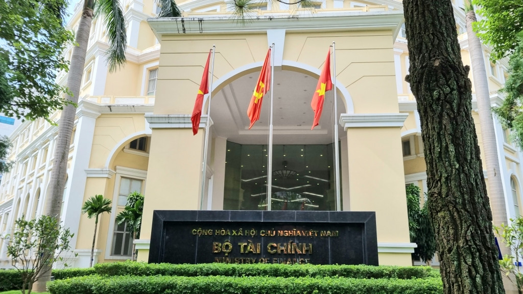 Bộ Tài chính đưa ra nhiều giải pháp giúp doanh nghiệp phát hành dễ thở hơn để bước qua giai đoạn khó khăn.