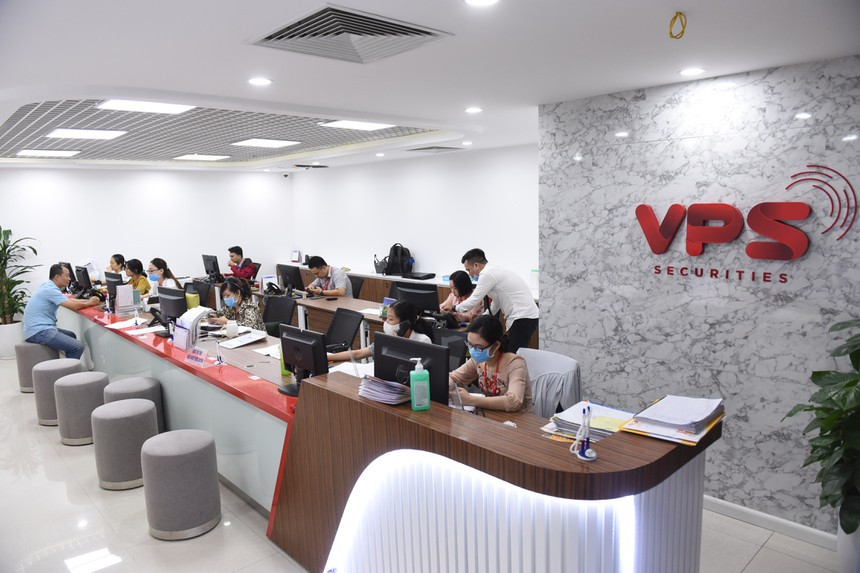 VPS cho biết sẽ thu phí dịch vụ hệ thống bao gồm phí sử dụng hệ thống của VPS và các tiện ích gắn liền với hệ thống, thời gian áp dụng từ 1/7/2021.