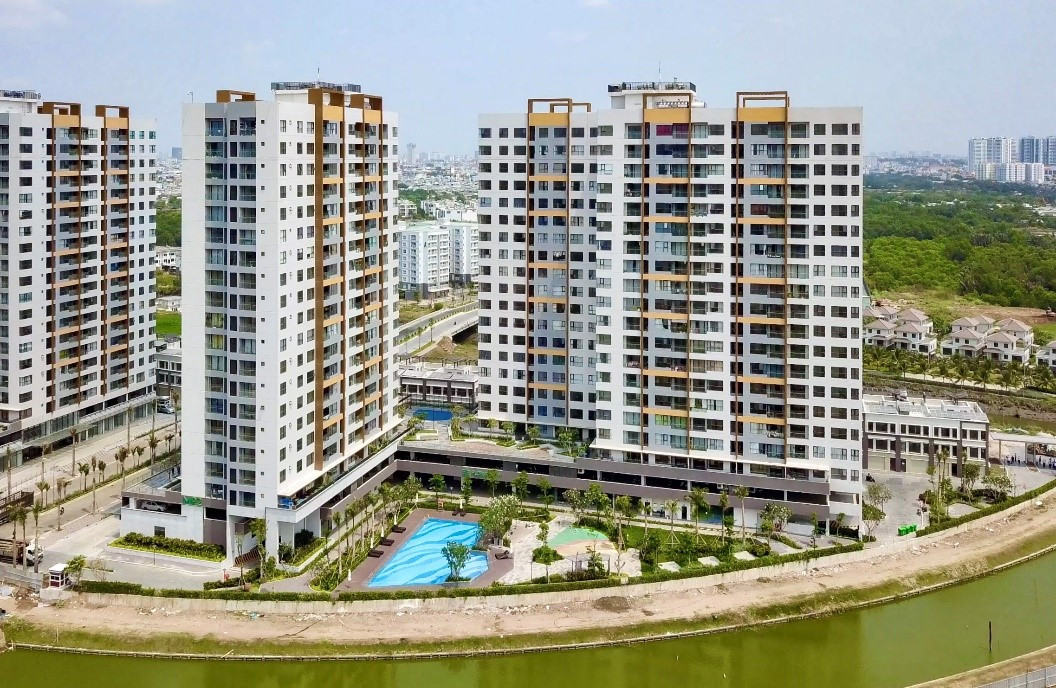 Để khuyến khích những đóng góp của các lãnh đạo cao cấp vào sự phát triển các hoạt động kinh doanh của công ty, Nam Long quyết định chia thưởng cho cán bộ cấp cao với mức 10,55%.