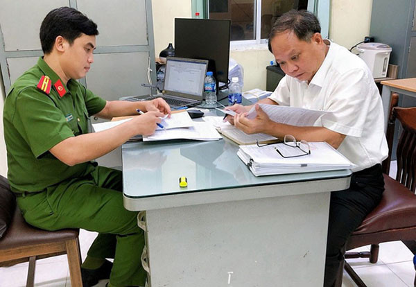 Ông Tất Thành Cang nhận quyết định khởi tố bị can