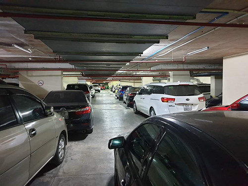 Xe của cư dân và xe nhận giữ từ bên ngoài vào 