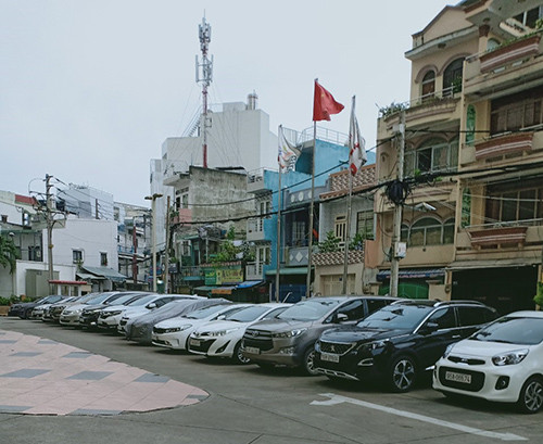 Thông tin chuyển đến Báo Thanh Niên, cư dân tại chung cư Useful Apartment cung cấp nhiều hình ảnh cụ thể xe được nhận vào giữ tại sân, hầm của tòa nhà  Ảnh: Cư dân chung cư Useful Apartment cung cấp