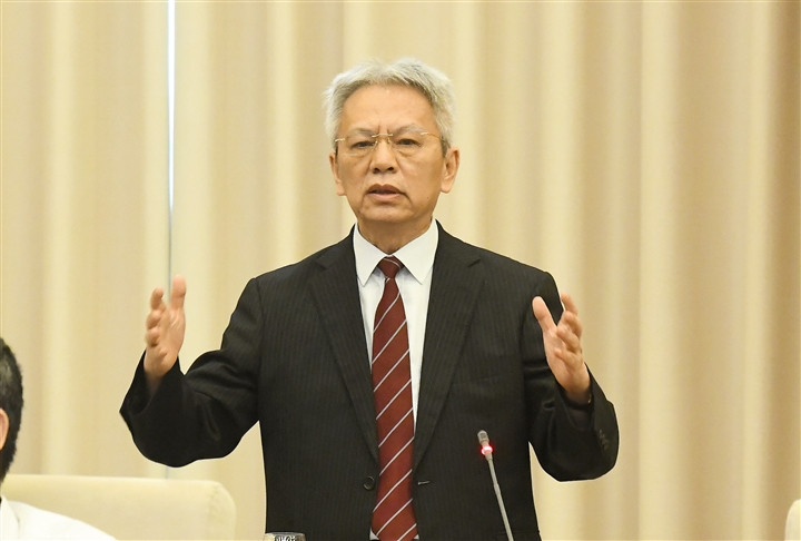 TS Nguyễn Sĩ Dũng, nguyên Phó Chủ nhiệm Văn phòng Quốc hội phát biểu tham luận sáng 27/9.