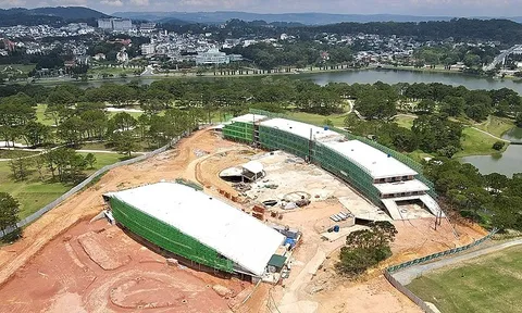 Công trình sân golf  Đồi Cù Đà Lạt được hoãn thi hành cưỡng chế do có quyết định áp dụng biện pháp khẩn cấp tạm thời của tòa án