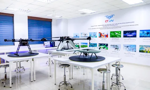 Món quà 20/11 đặc biệt của CT Group: LAB UAV Lab dẫn dắt robot nông nghiệp tặng Đại hoc Cần Thơ